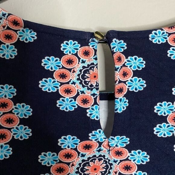 Crown & Ivy Plus Size Scallop Hem Ponte Tank Size 1X - Picture 6 of 8